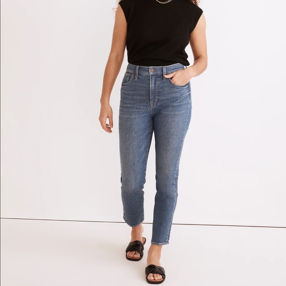 Madewell Petite size 33 Perfect Vintage Jean in Finney Wash